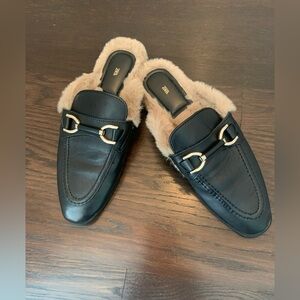 Zara women’s slip on black leather & fur mules. 
Size 38